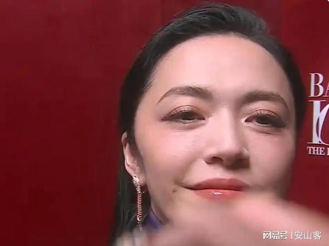头签吓坏杨幂不敢露脸只有赵今麦扛住了！PG电子麻将胡了2模拟器芭莎之夜被镜(图2)